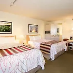 Sierra Lodge